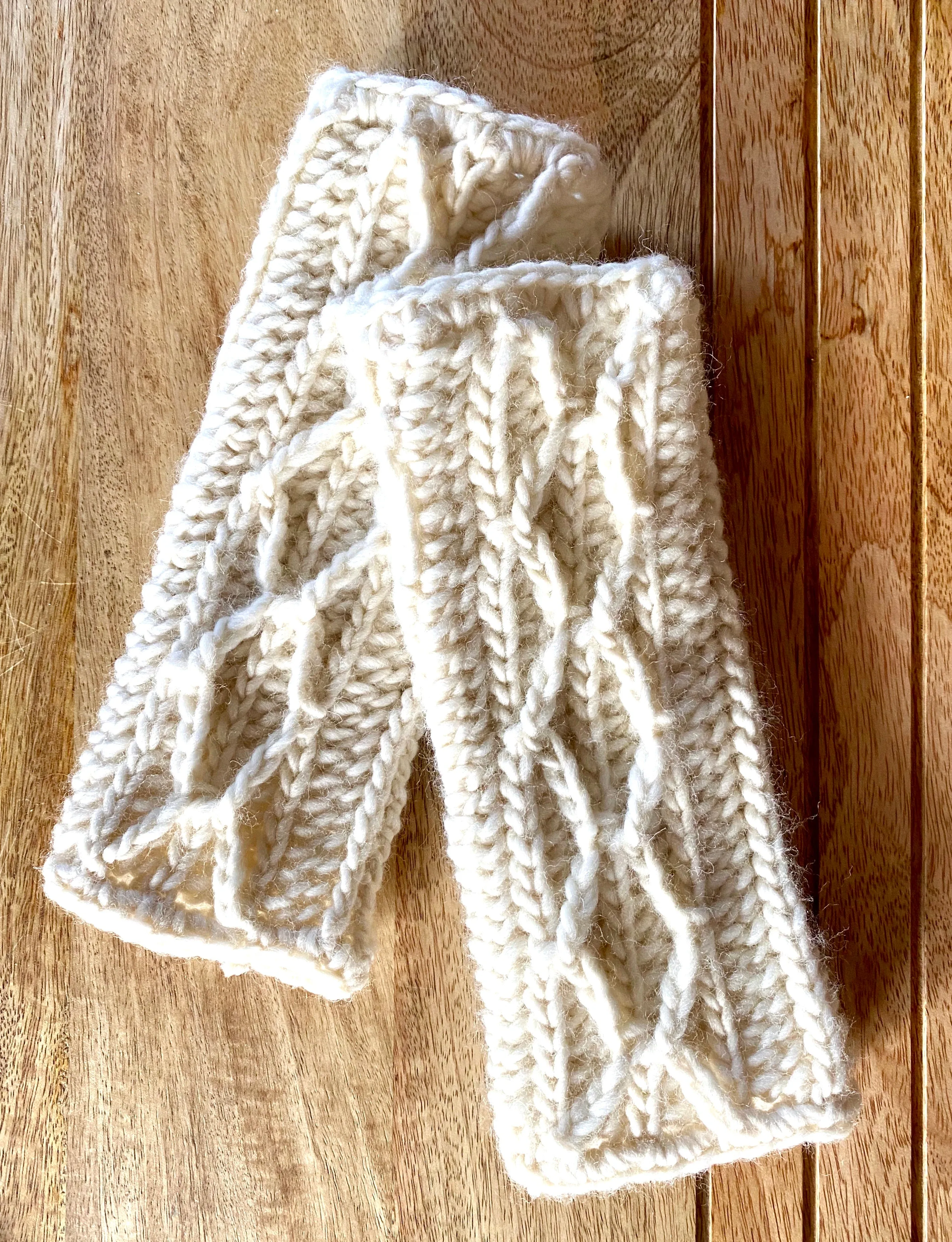 Handmade fingerless gloves made with Wool