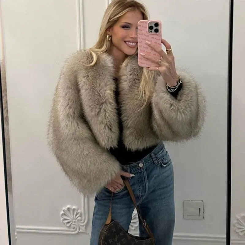 Stay Chic & Cozy: Luxurious Gradient Faux Fur Jacket